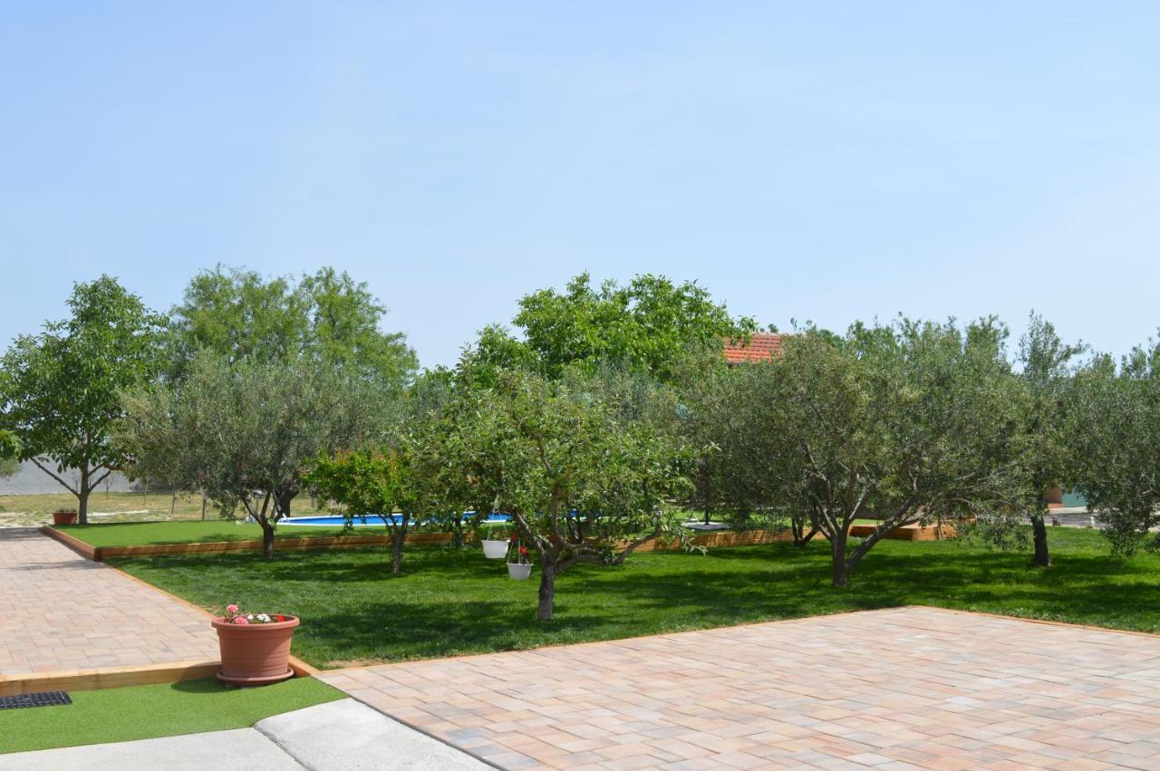 Studio Apartments Luka Biograd - Benkovac Exterior foto